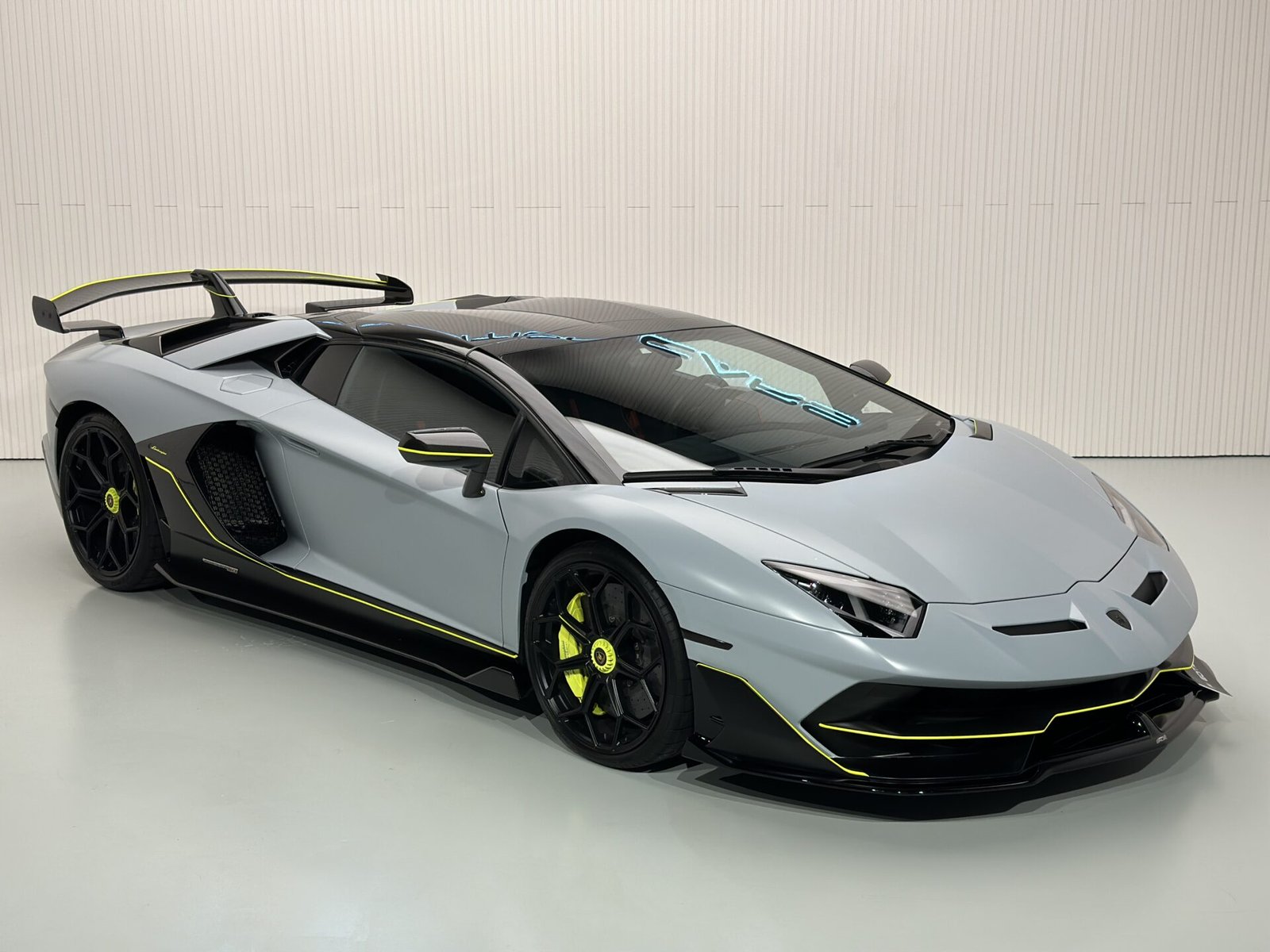 Lamborghini Aventator SVJ Roadster