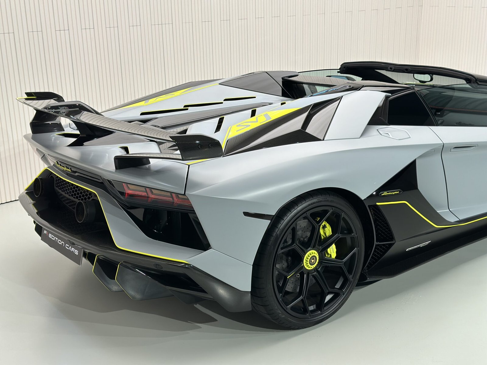 Lamborghini Aventator SVJ Roadster