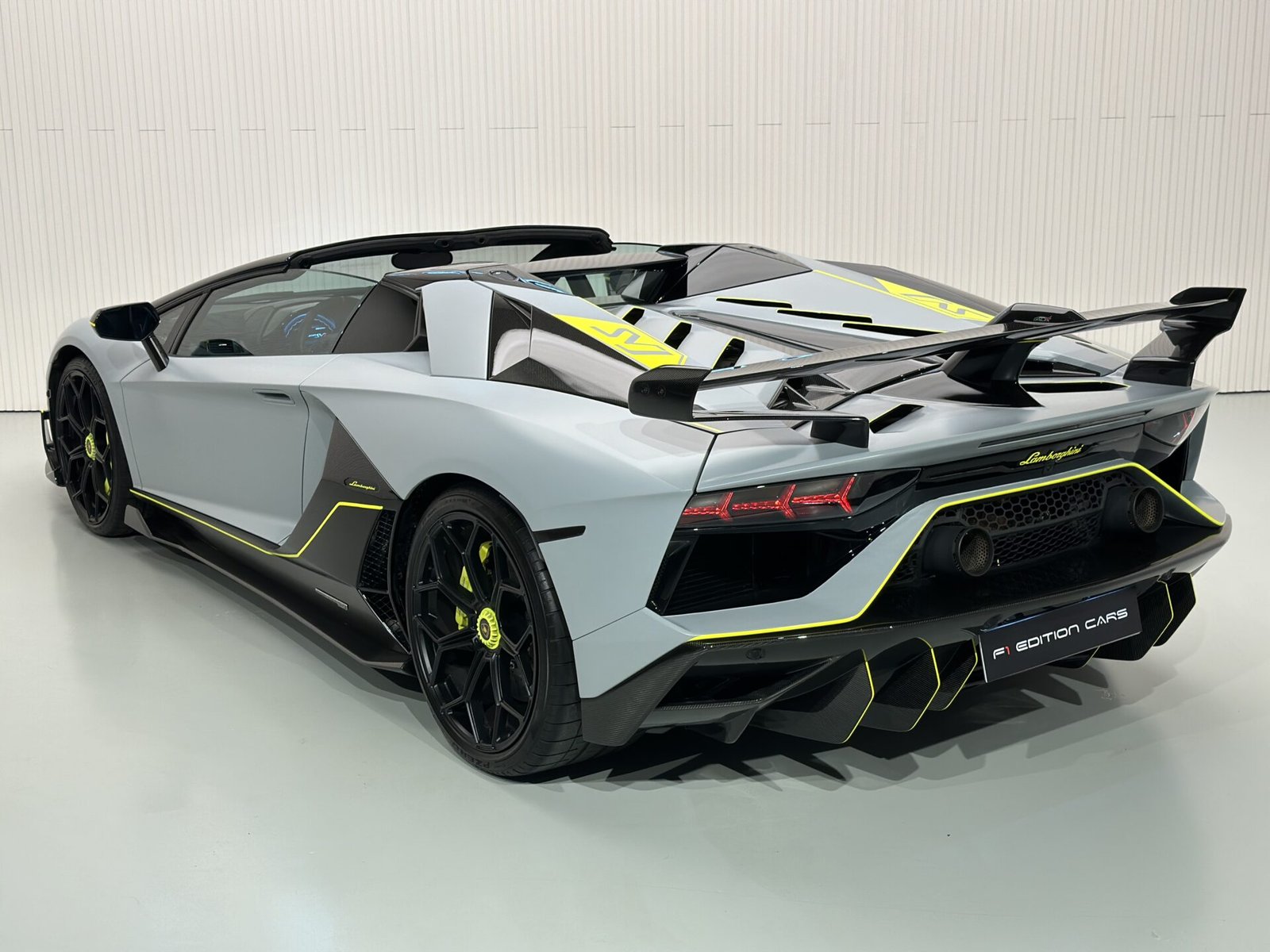 Lamborghini Aventator SVJ Roadster