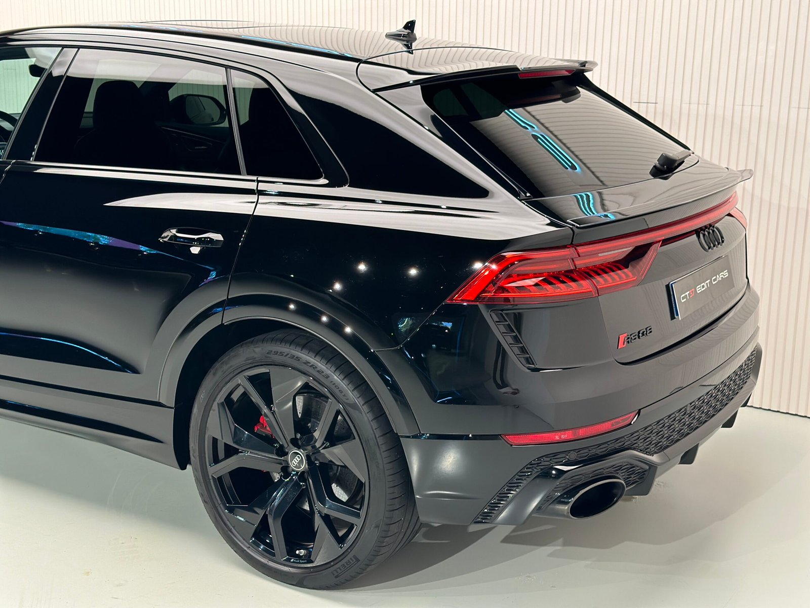 Audi RSQ8 Full Black