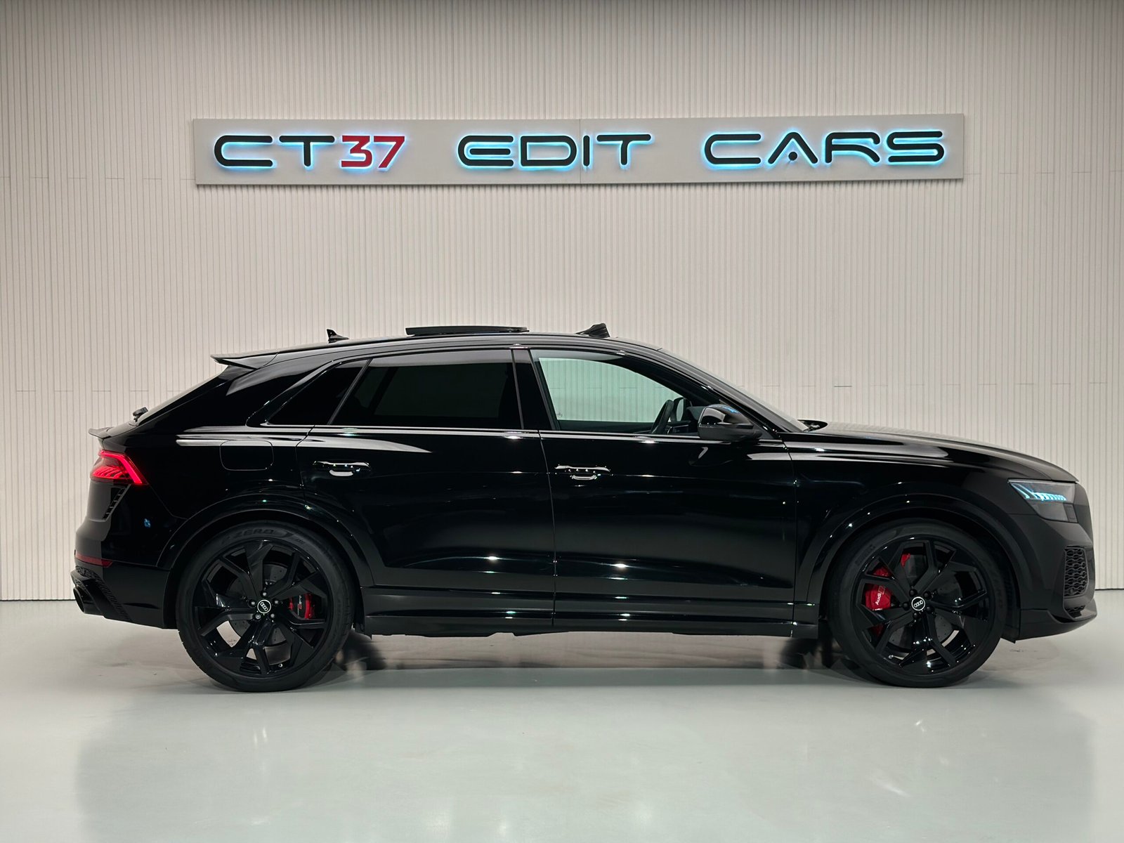 Audi RSQ8 Full Black