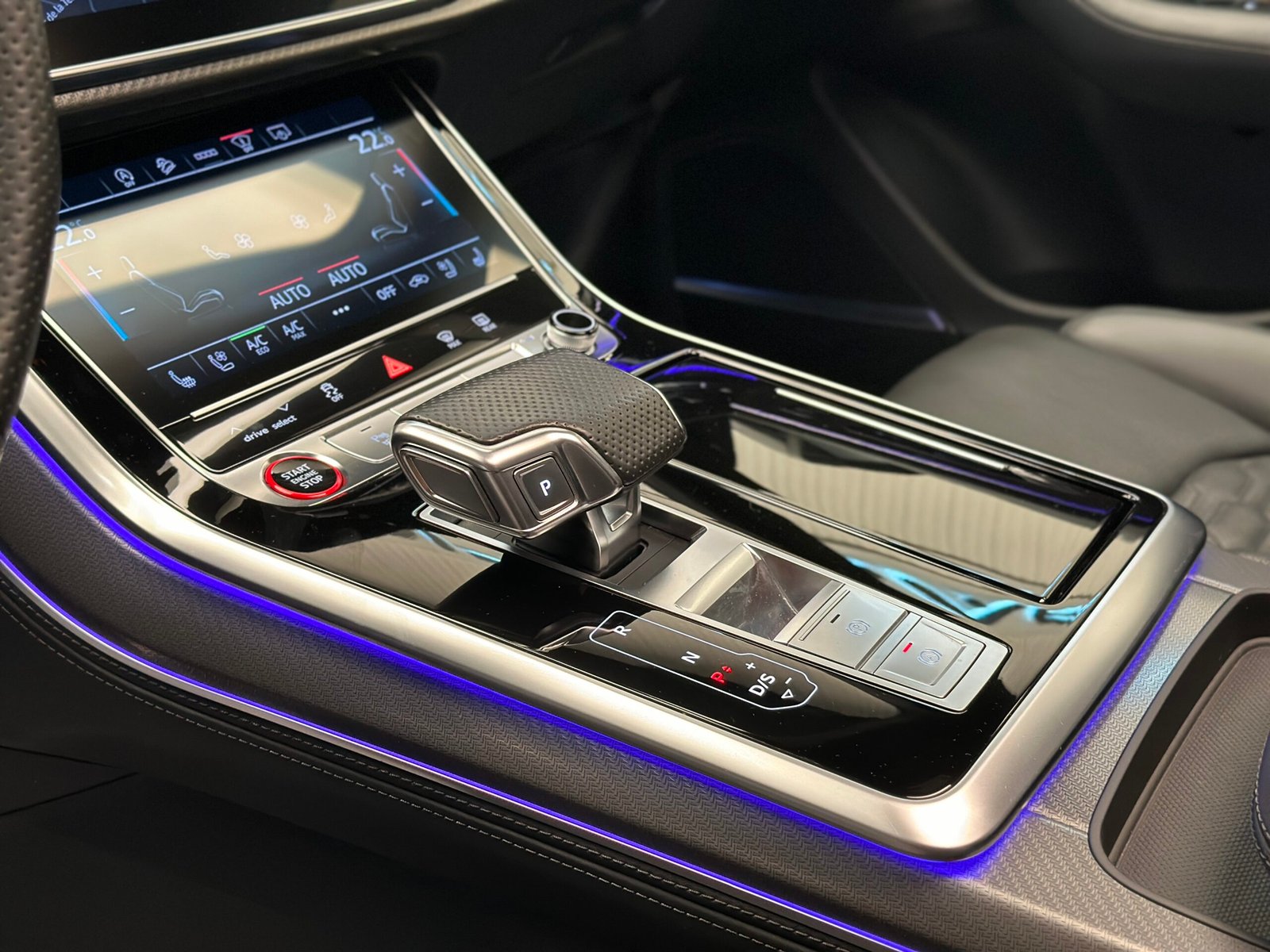 Audi RSQ8 Full Black