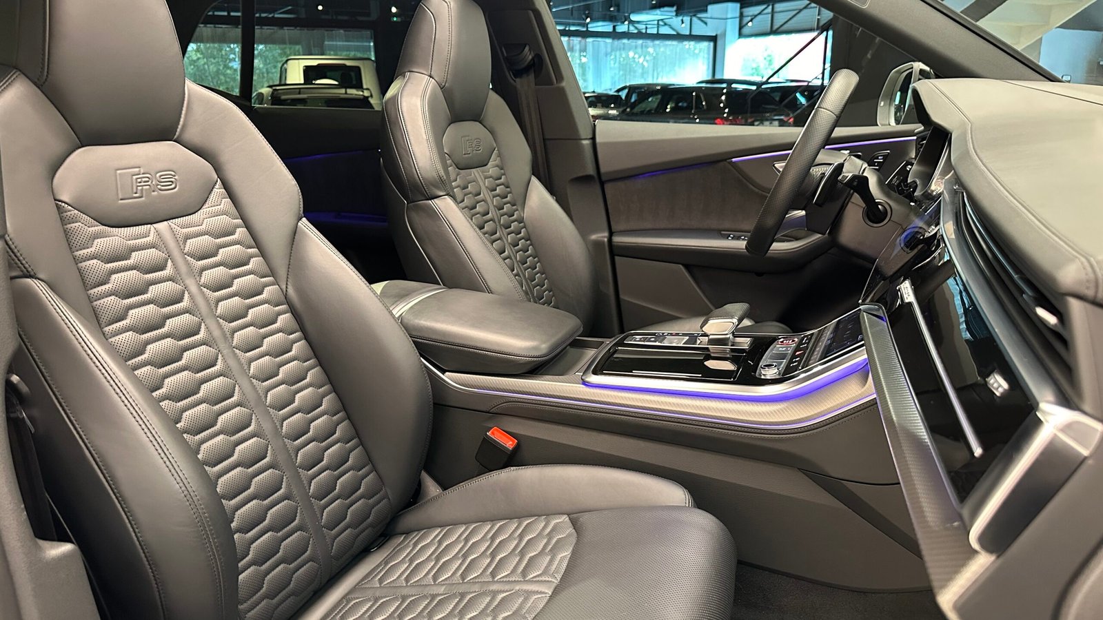 Audi RSQ8 Full Black