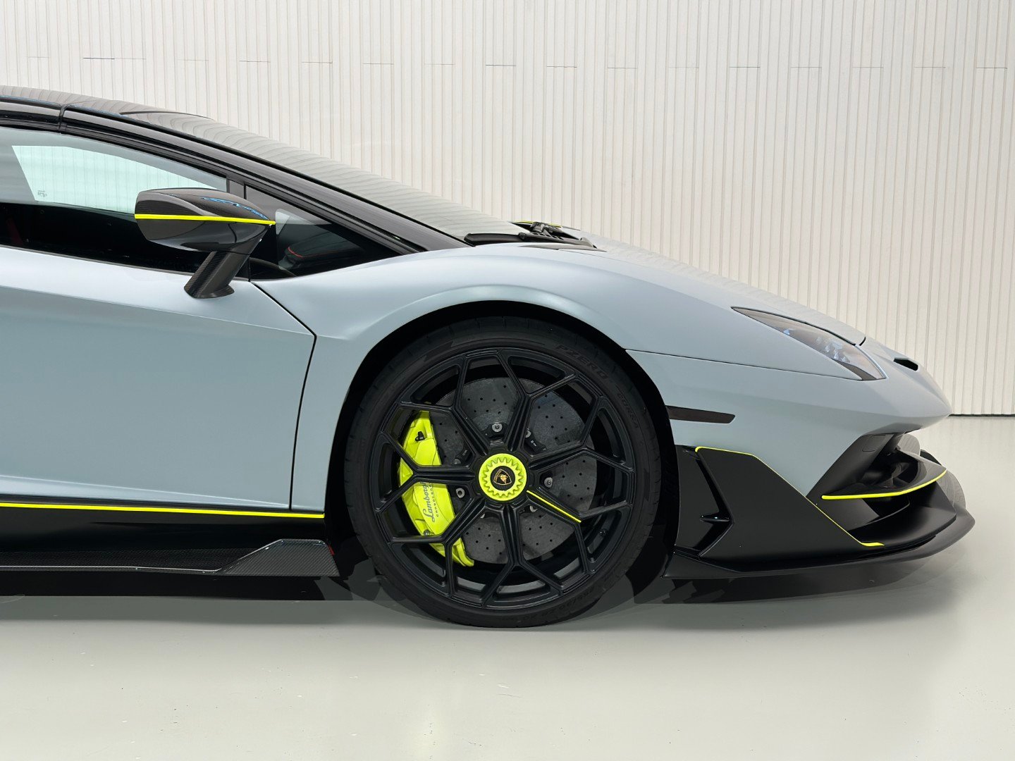 Lamborghini Aventator SVJ Roadster