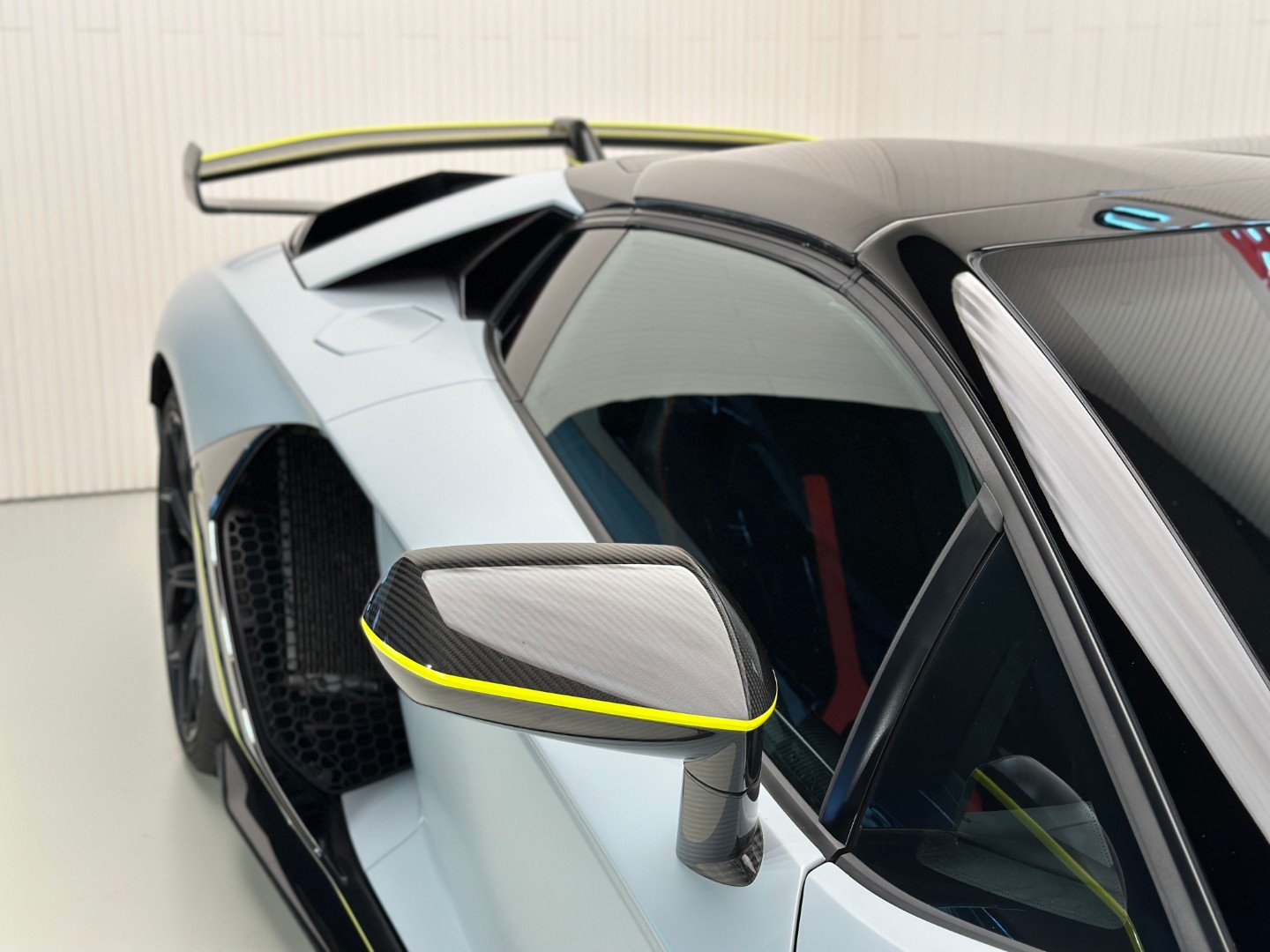 Lamborghini Aventator SVJ Roadster
