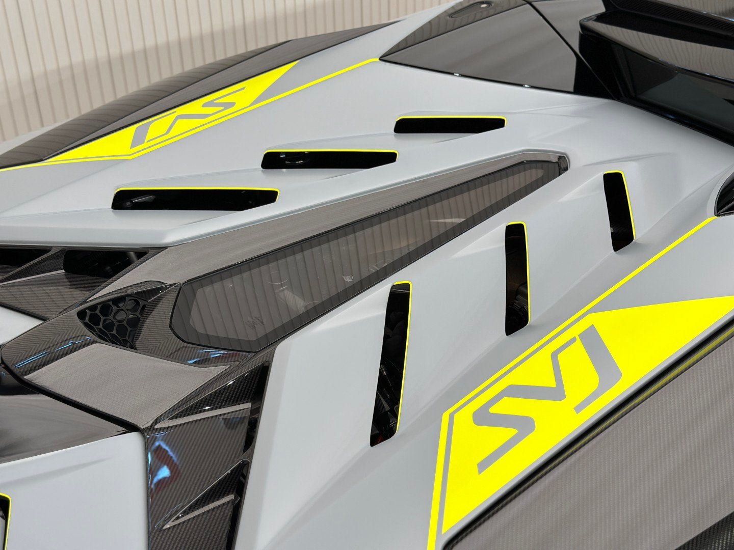 Lamborghini Aventator SVJ Roadster