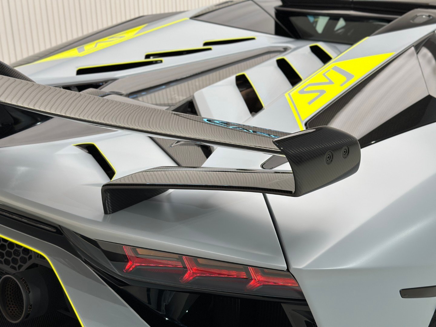 Lamborghini Aventator SVJ Roadster