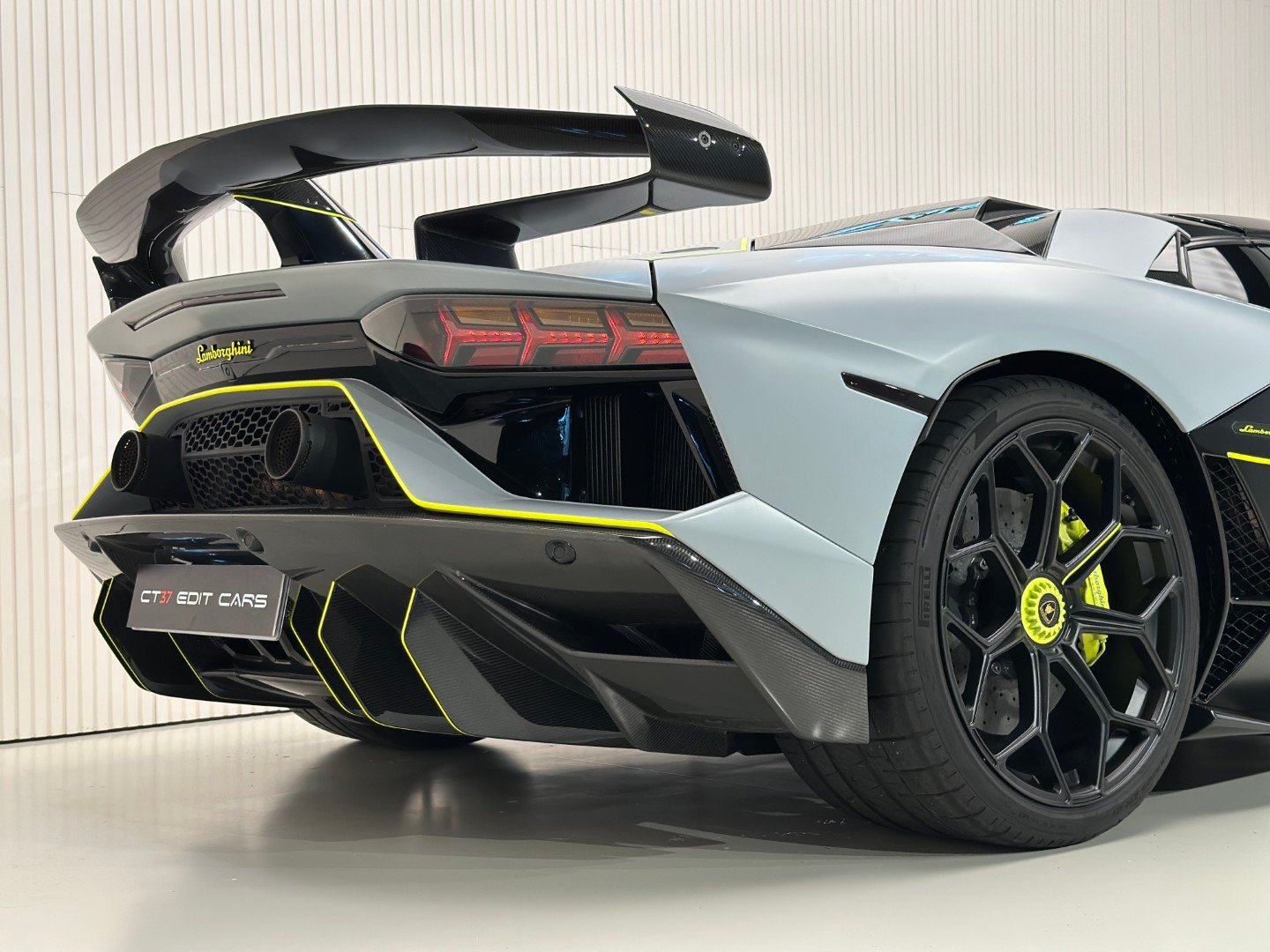 Lamborghini Aventator SVJ Roadster