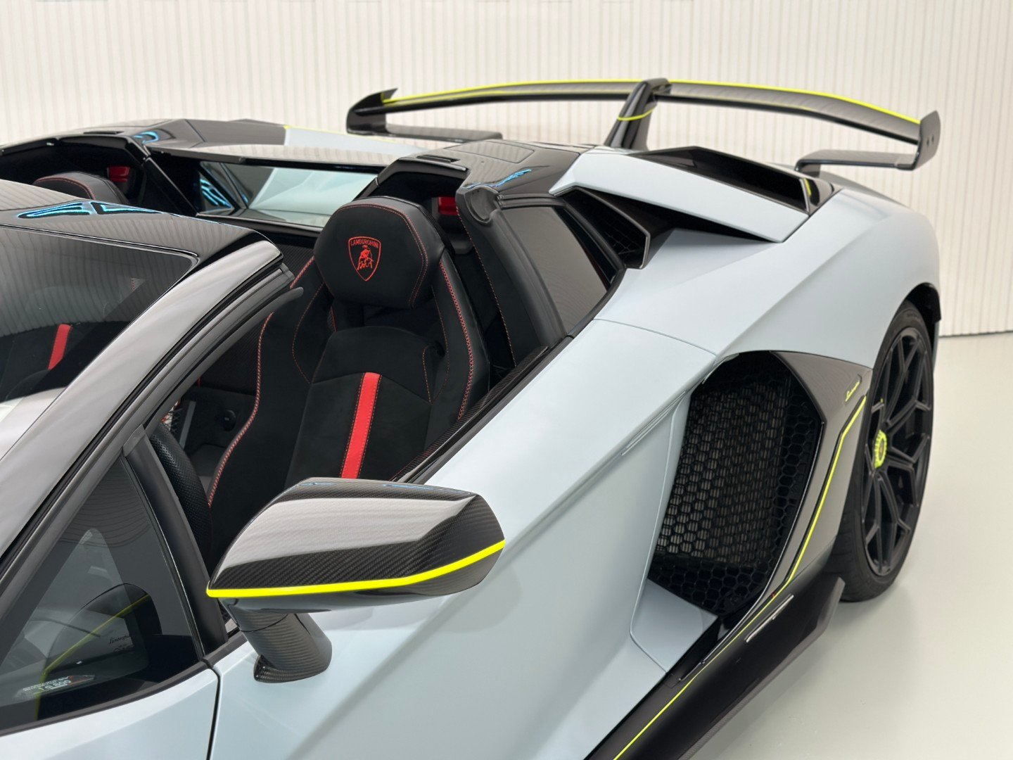 Lamborghini Aventator SVJ Roadster