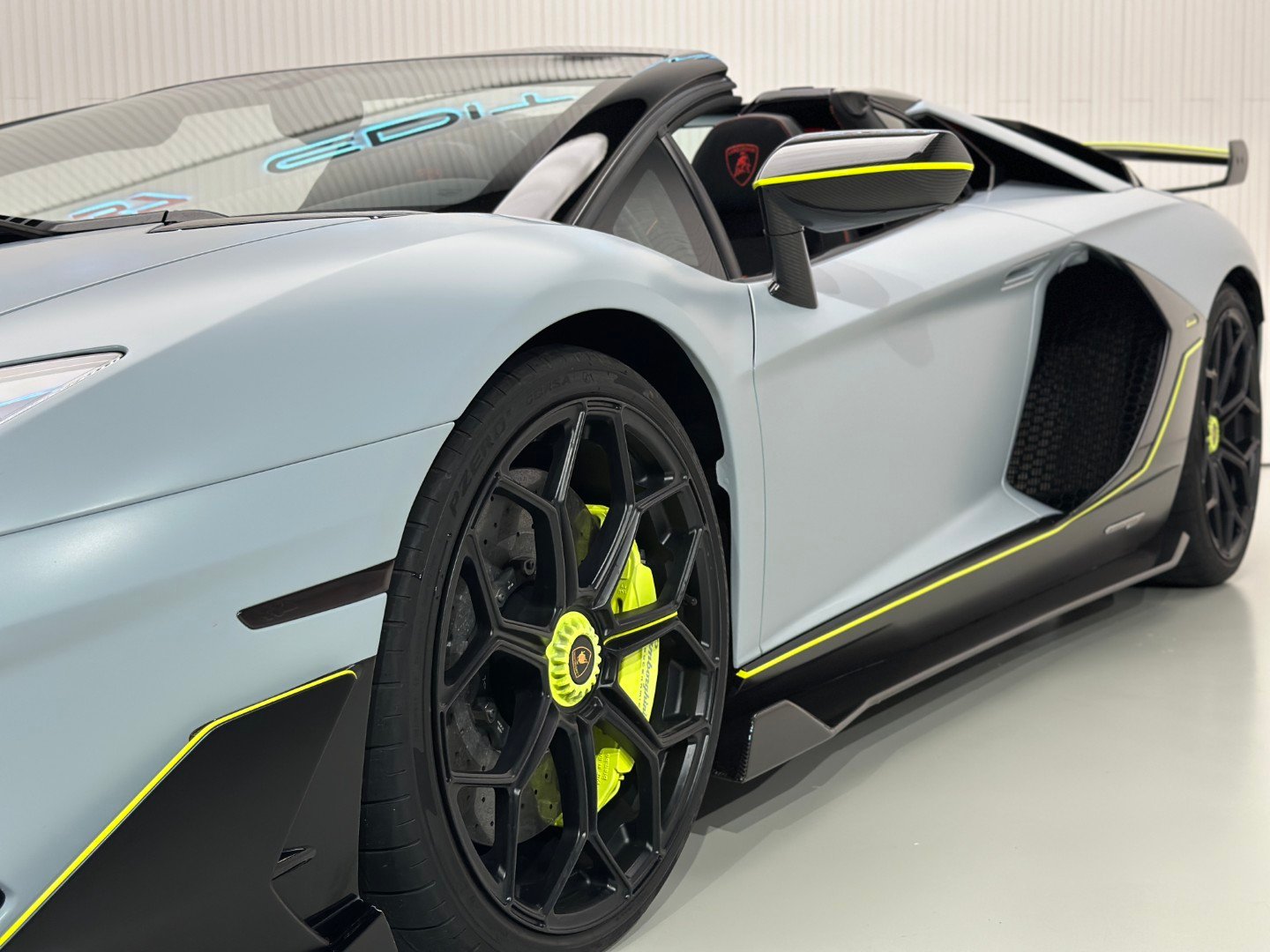 Lamborghini Aventator SVJ Roadster