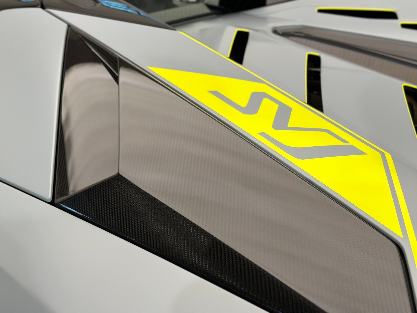 Lamborghini Aventator SVJ Roadster