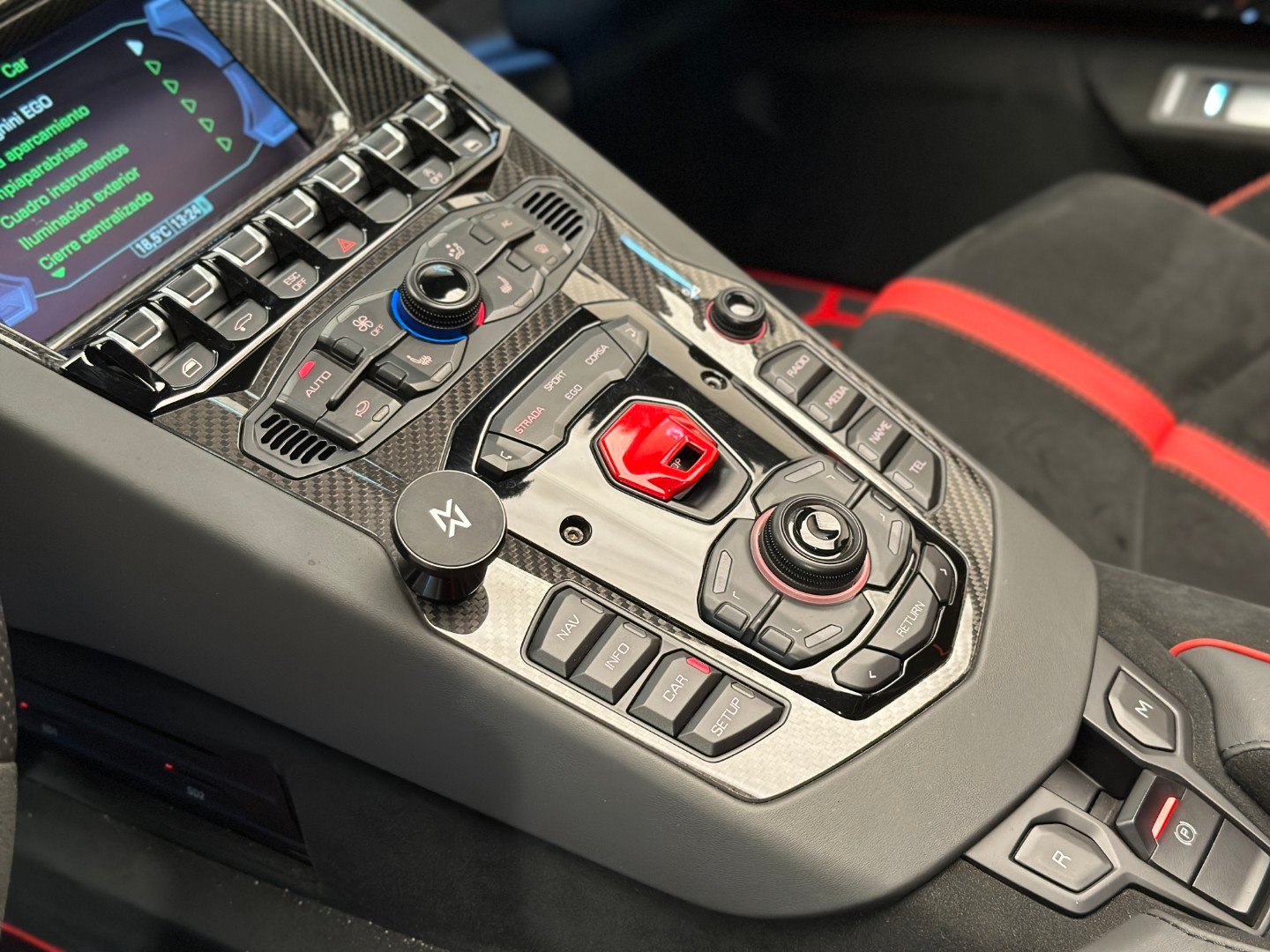 Lamborghini Aventator SVJ Roadster