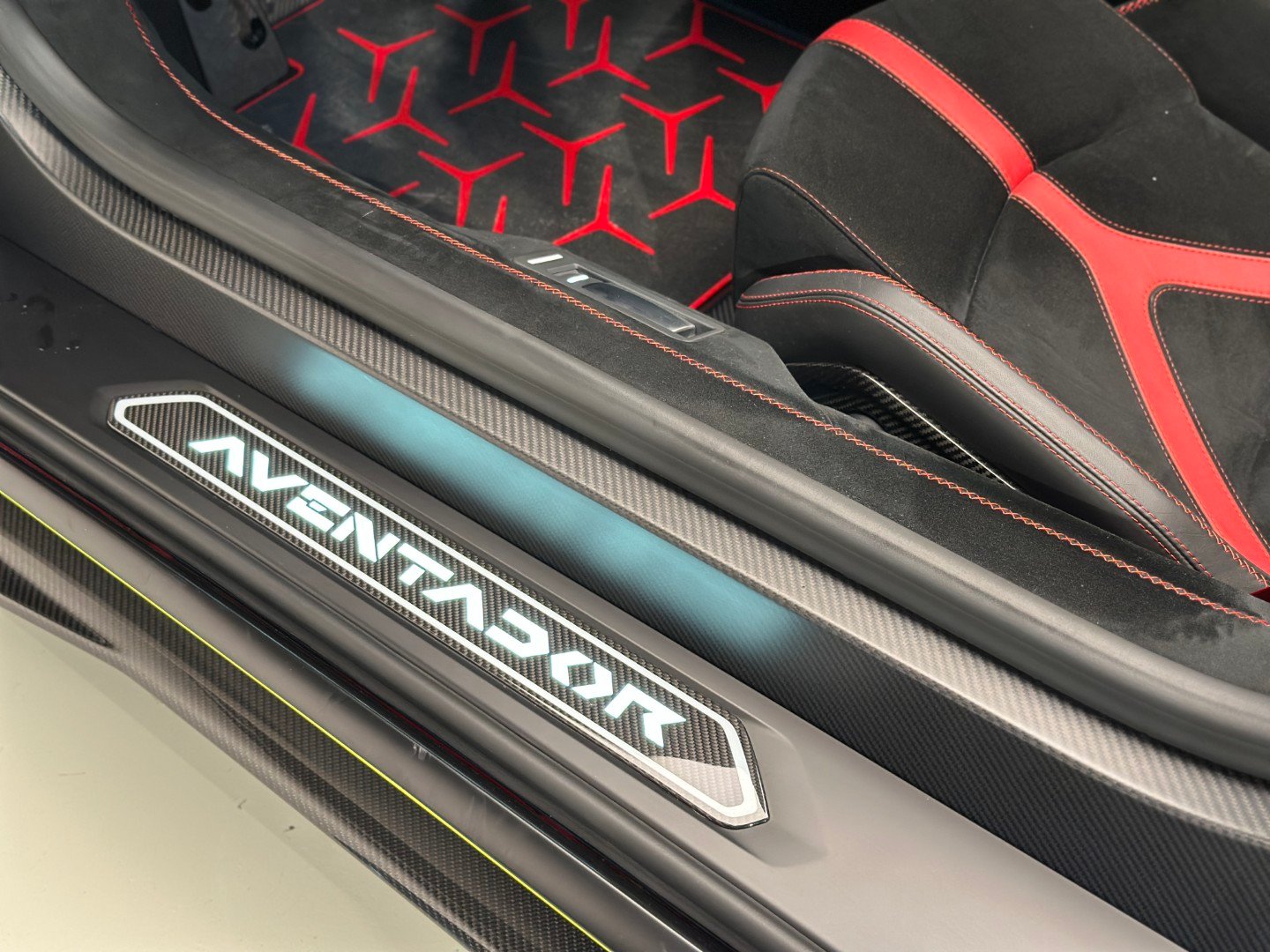 Lamborghini Aventator SVJ Roadster
