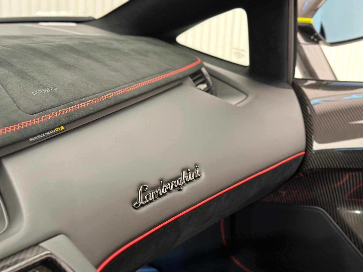 Lamborghini Aventator SVJ Roadster