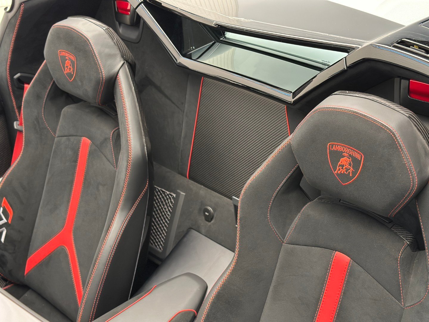 Lamborghini Aventator SVJ Roadster