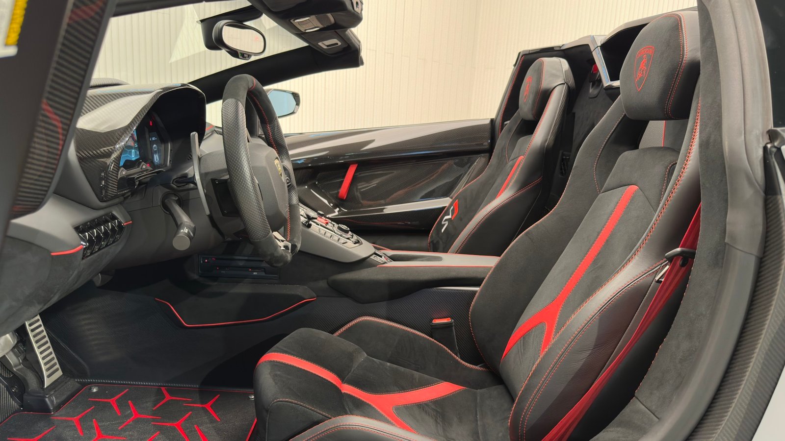 Lamborghini Aventator SVJ Roadster
