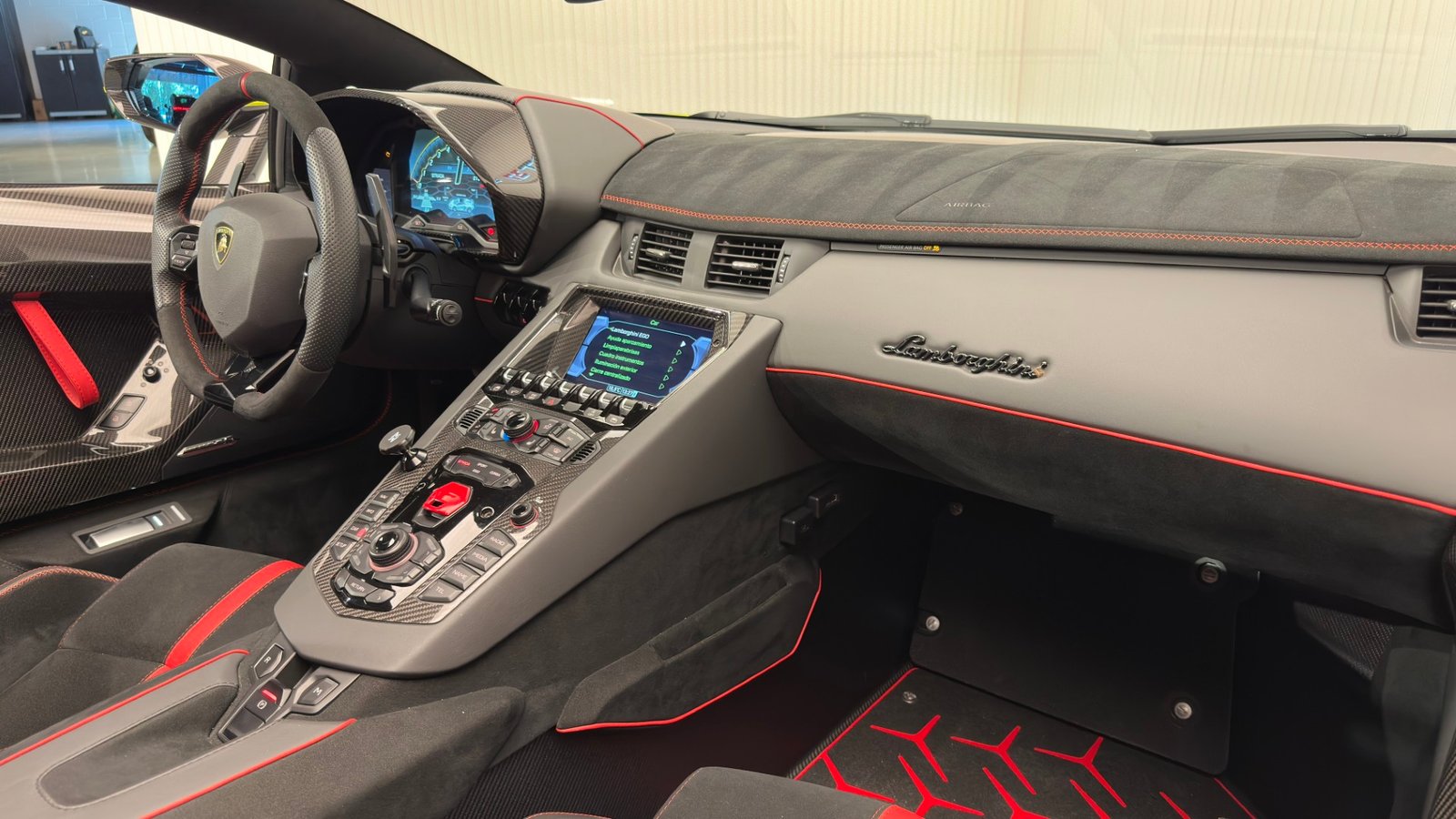 Lamborghini Aventator SVJ Roadster