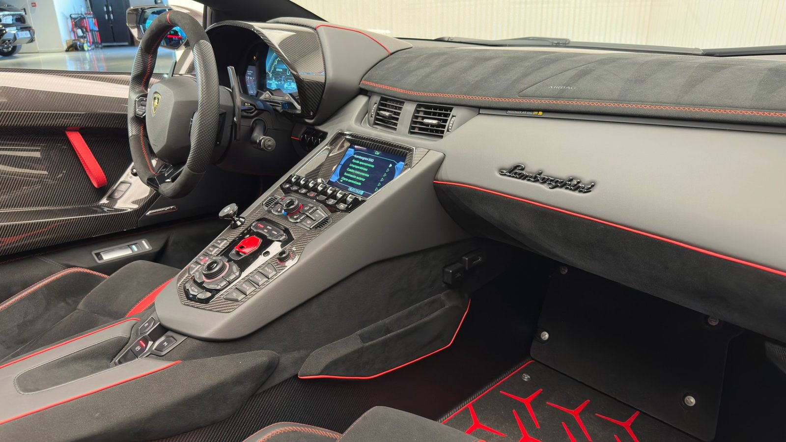 Lamborghini Aventator SVJ Roadster