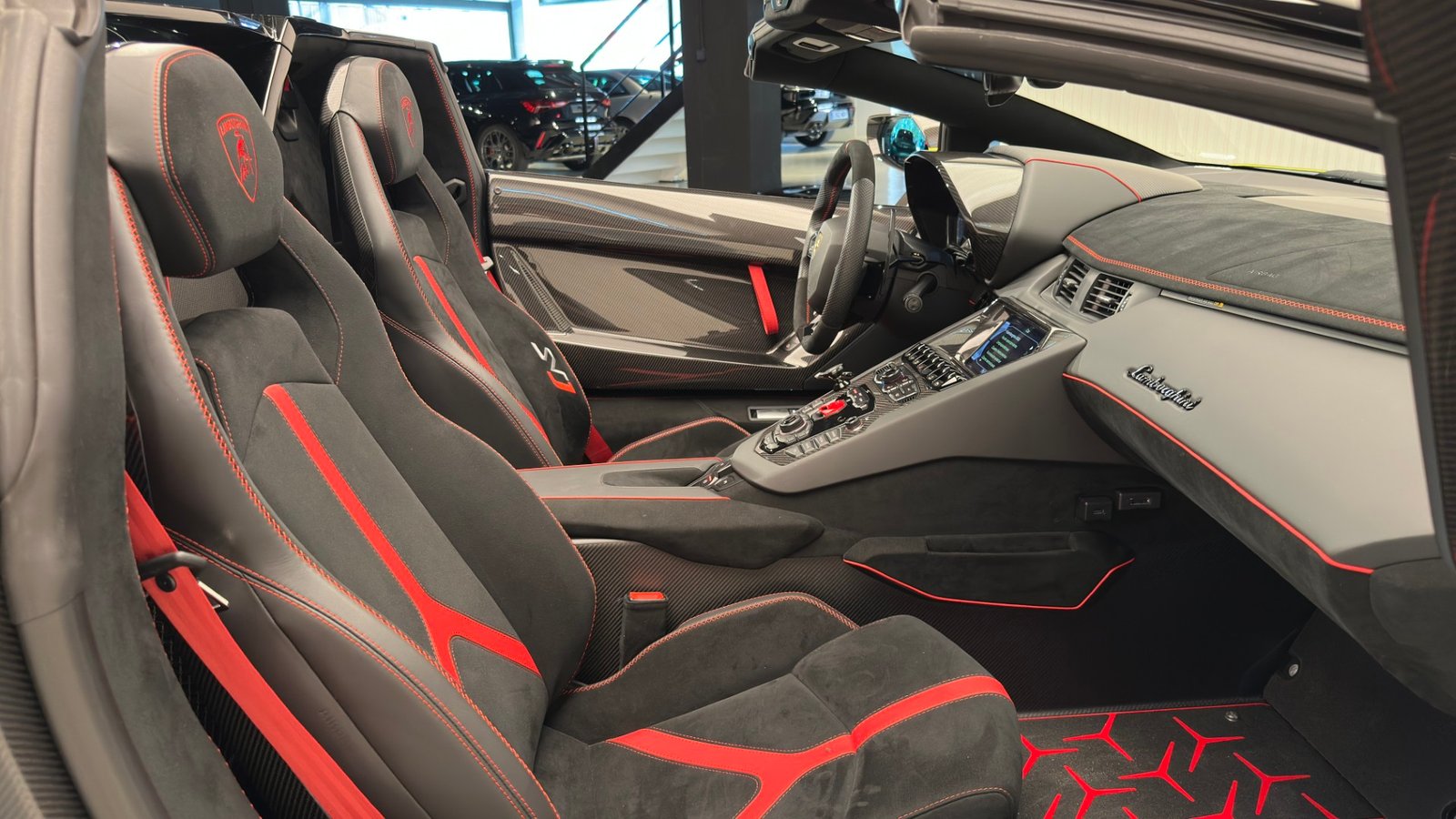 Lamborghini Aventator SVJ Roadster