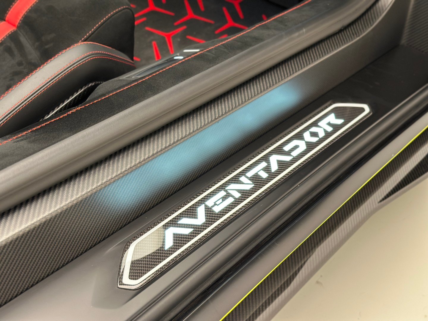 Lamborghini Aventator SVJ Roadster