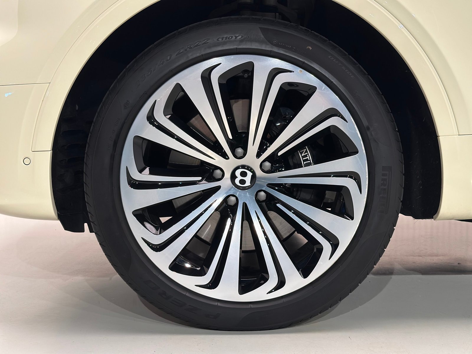 Bentley Bentayga V8 First Edition