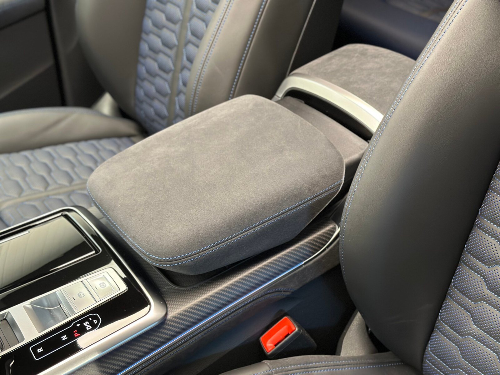 Audi RSQ8 Performance