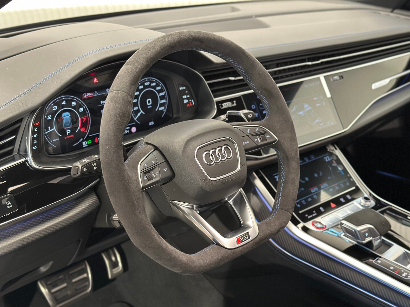 Audi RSQ8 Performance