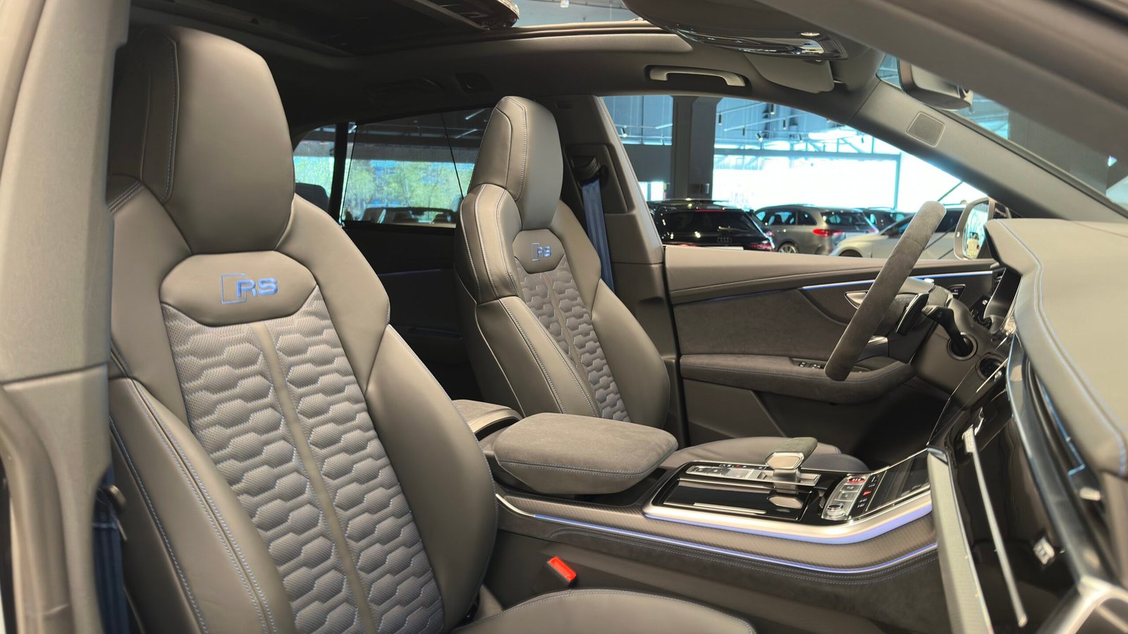 Audi RSQ8 Performance