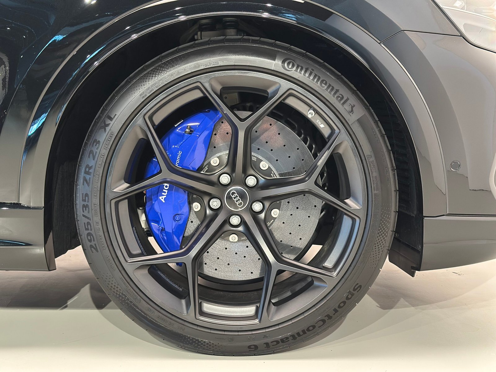 Audi RSQ8 Performance