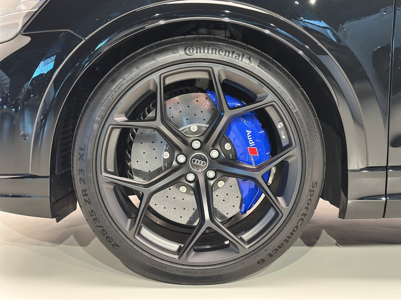 Audi RSQ8 Performance