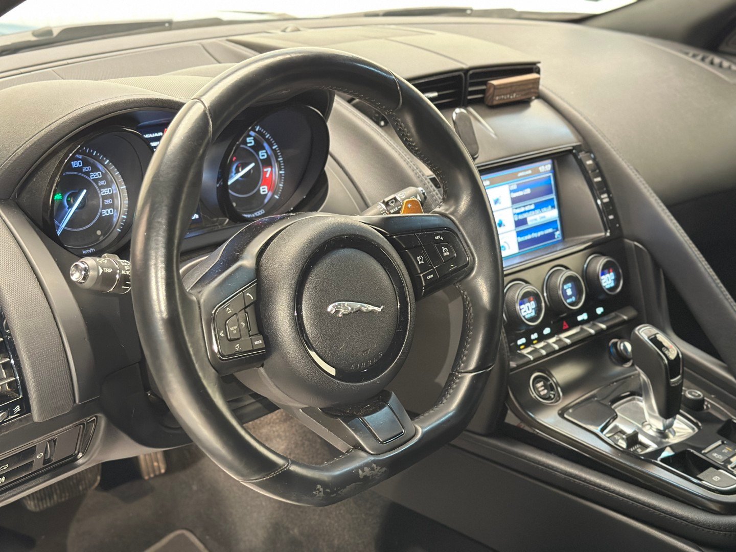 Jaguar F-Type British Design Edition