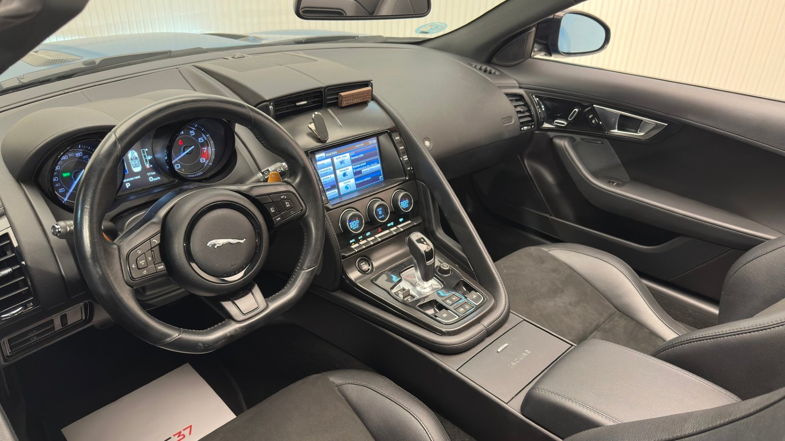 Jaguar F-Type British Design Edition