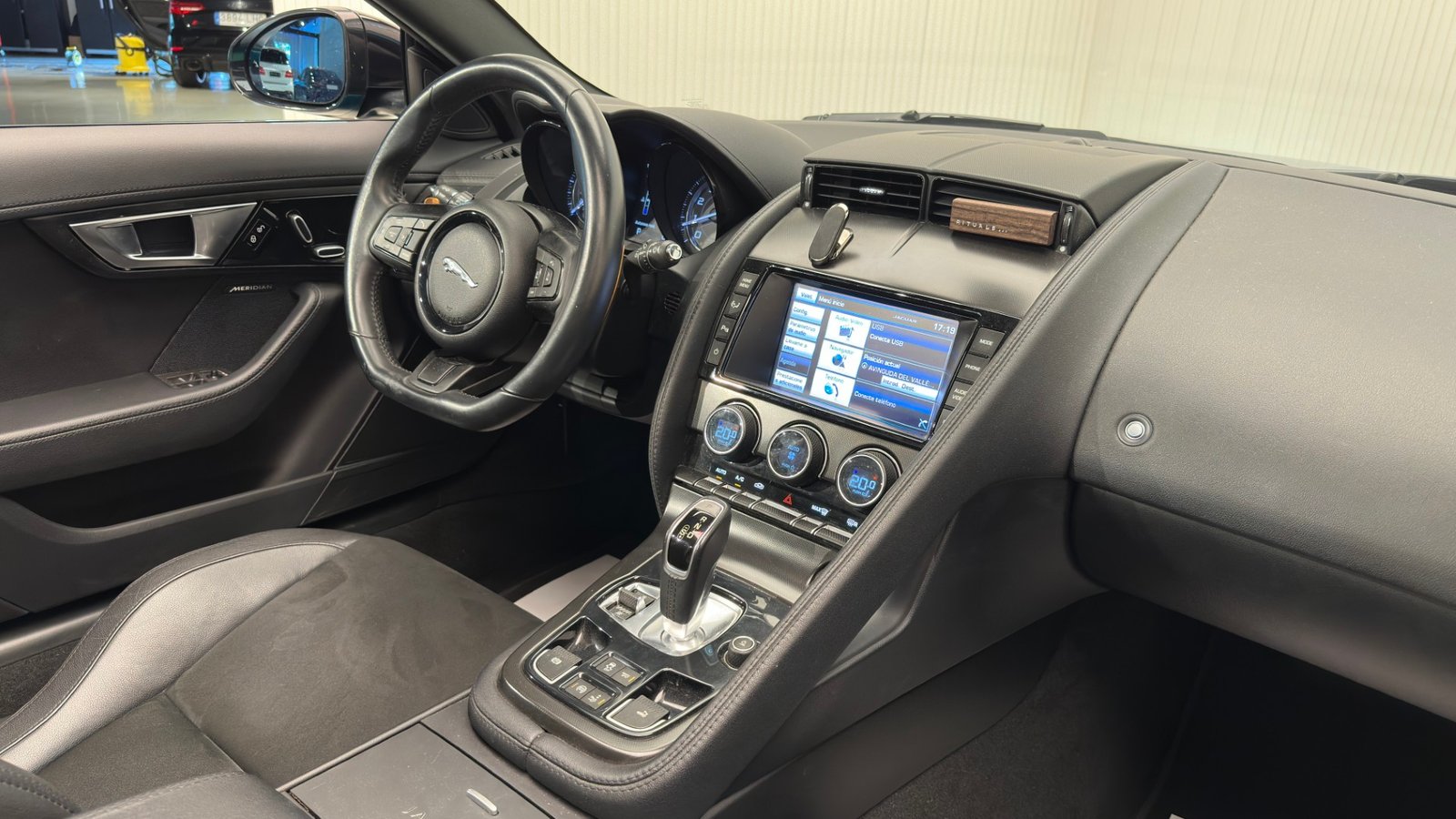 Jaguar F-Type British Design Edition