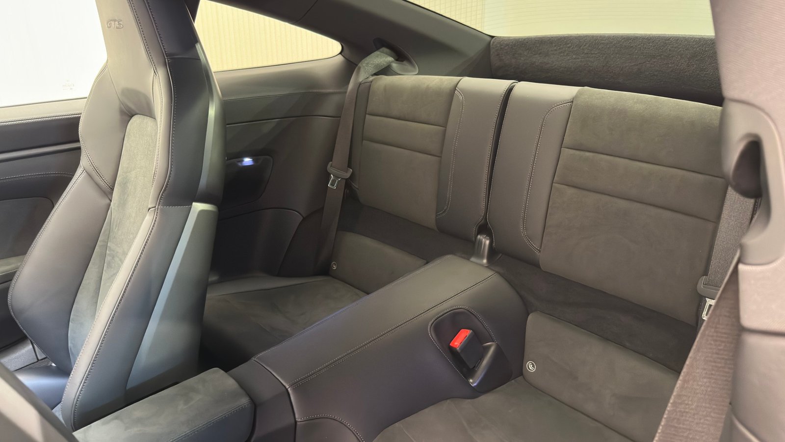 Porsche 911 Carrera GTS