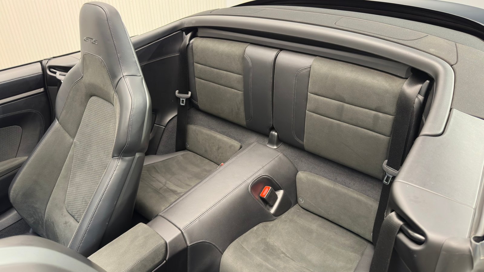 Porsche 911 GTS Cabrio