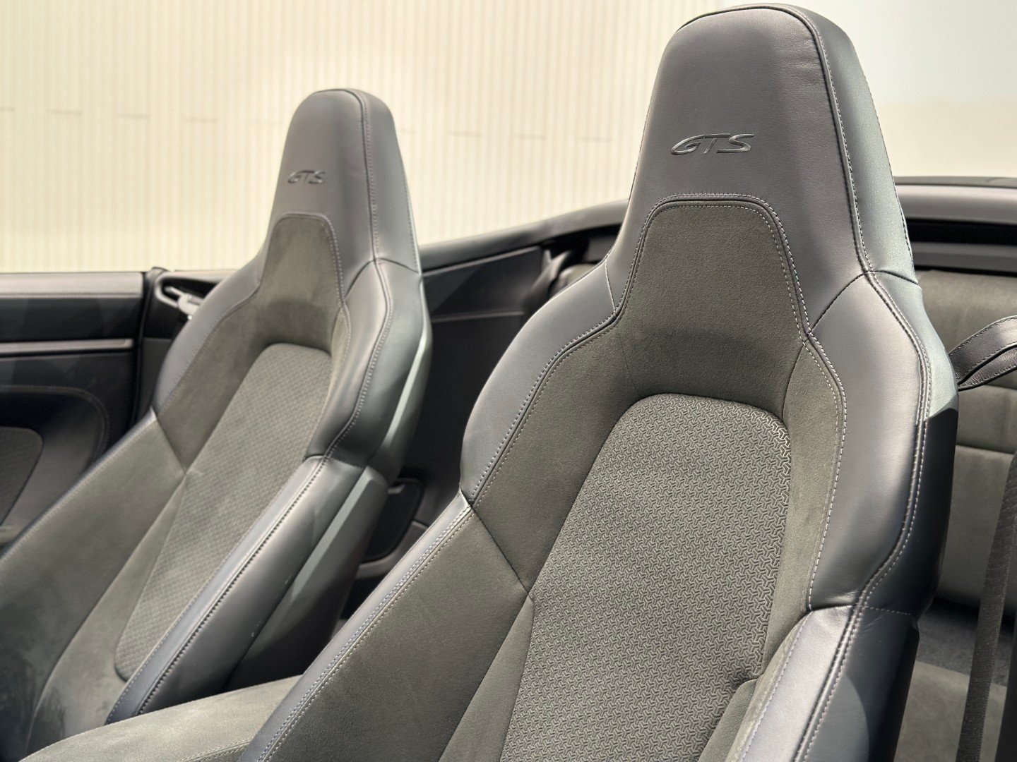 Porsche 911 GTS Cabrio