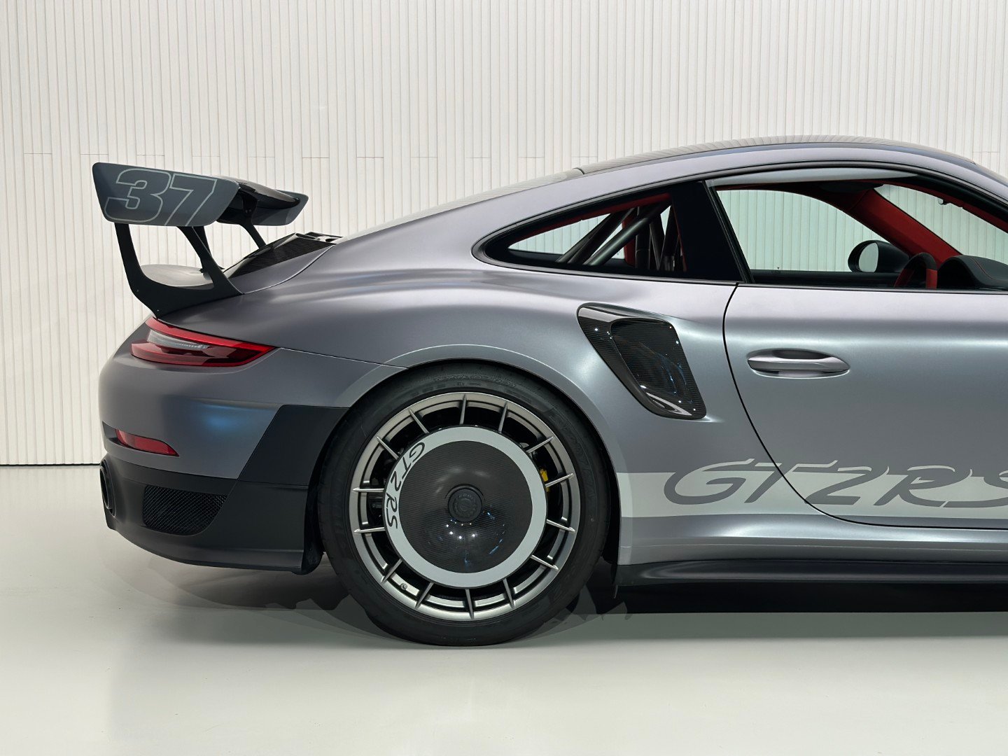 Porsche 911 GT2 RS Weissach