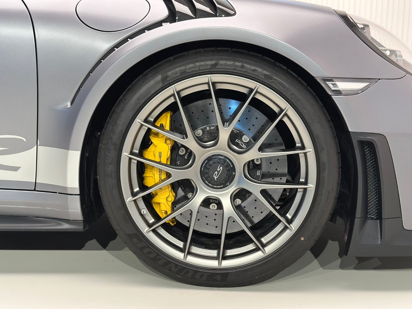 Porsche 911 GT2 RS Weissach