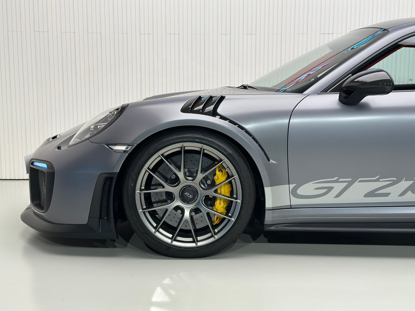 Porsche 911 GT2 RS Weissach