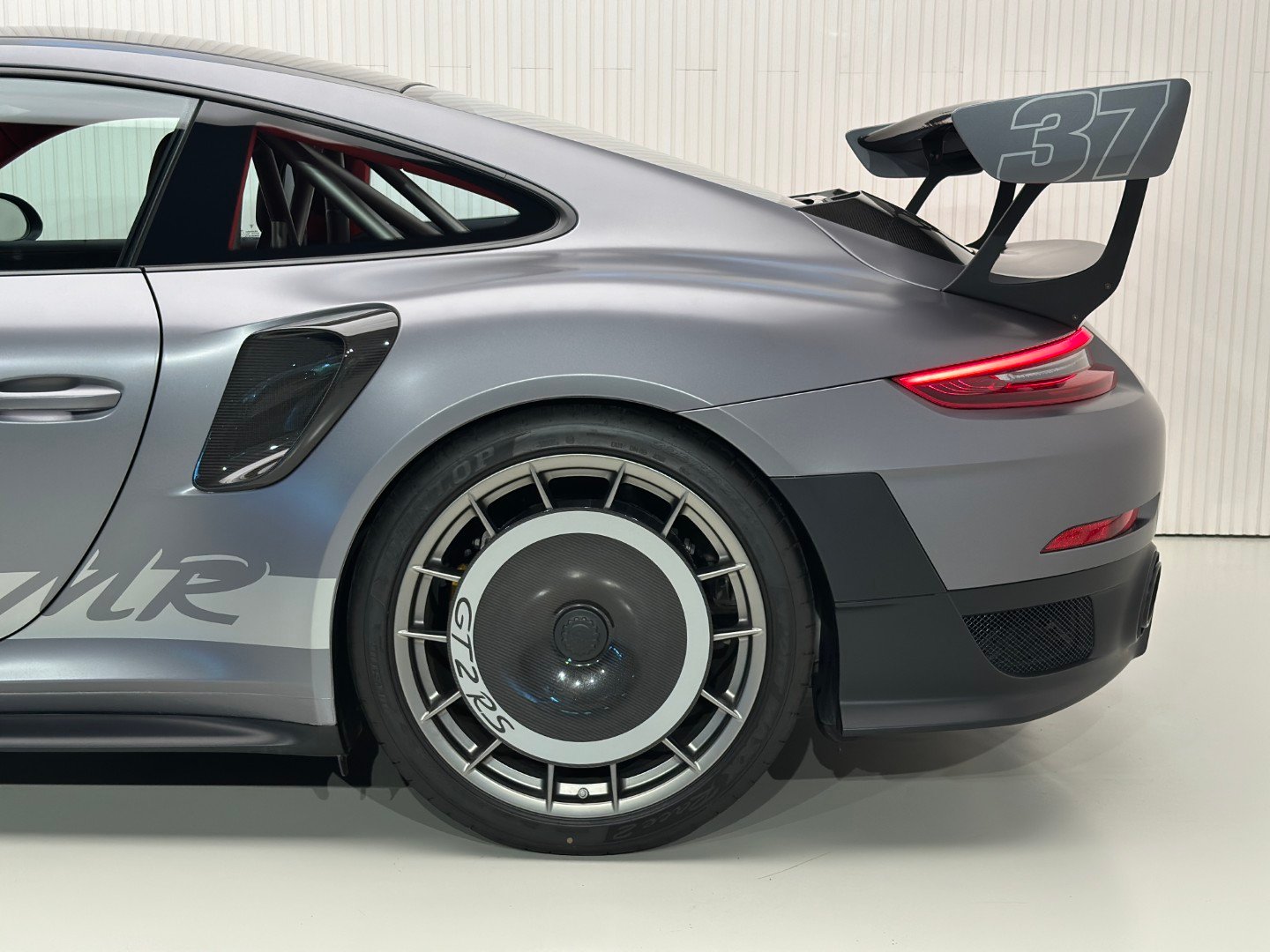 Porsche 911 GT2 RS Weissach