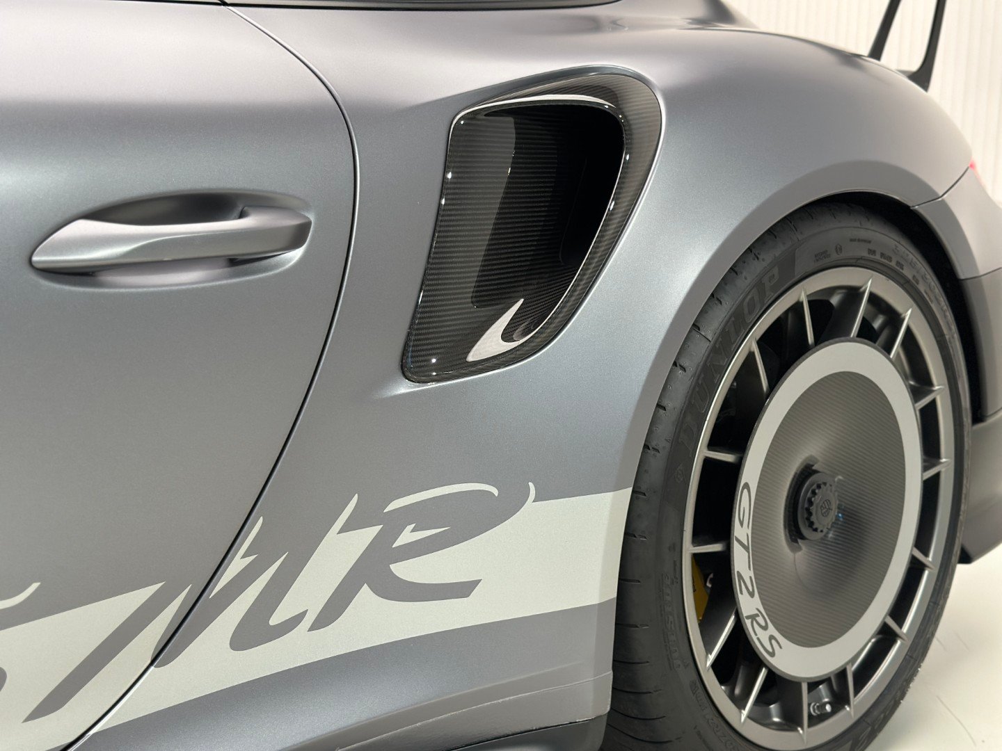 Porsche 911 GT2 RS Weissach
