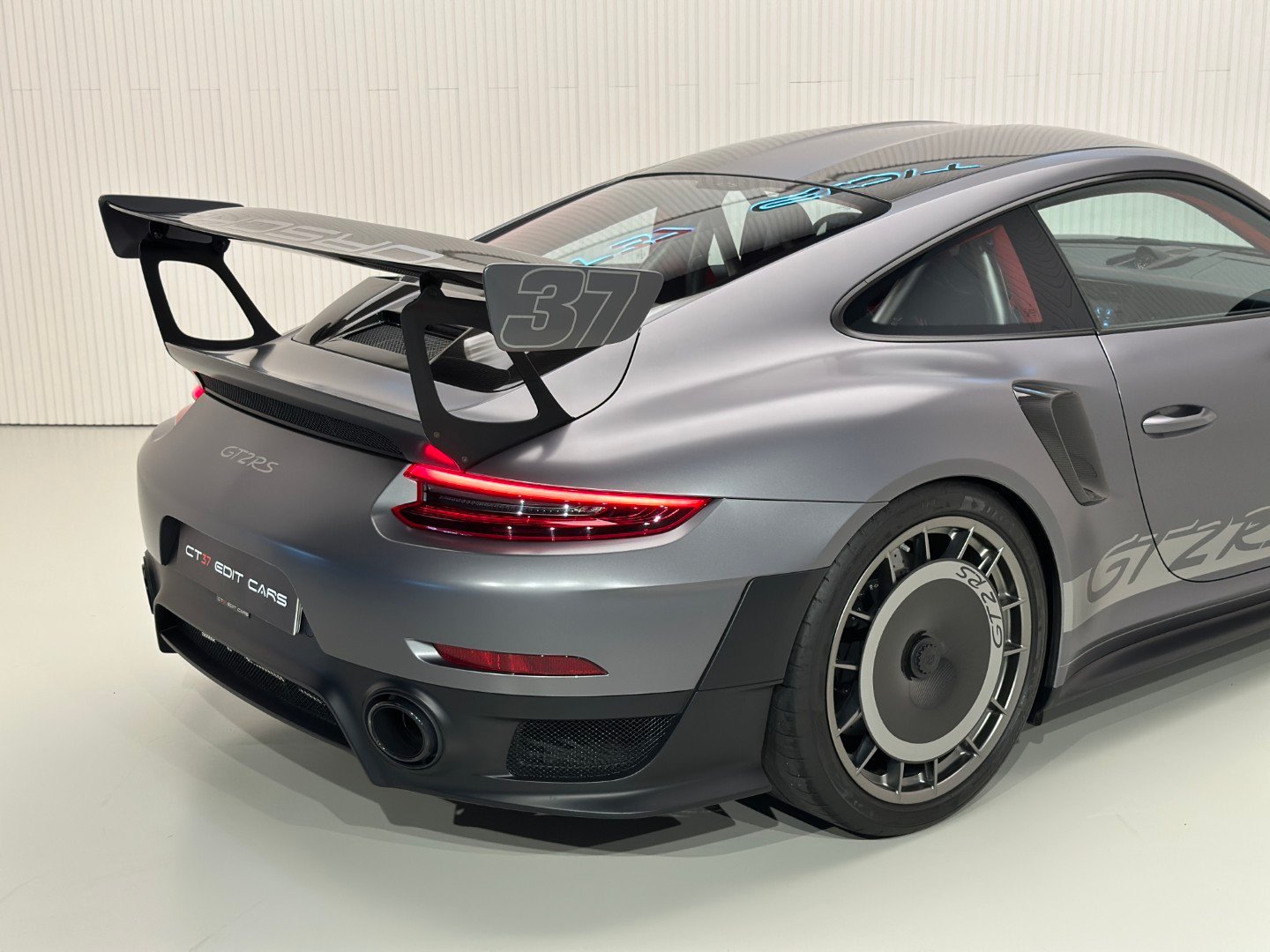 Porsche 911 GT2 RS Weissach