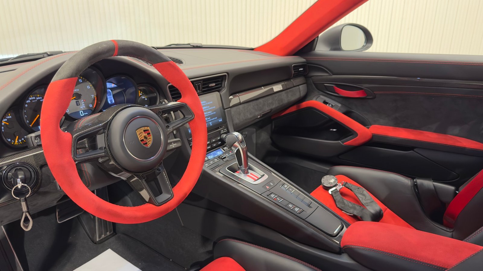 Porsche 911 GT2 RS Weissach