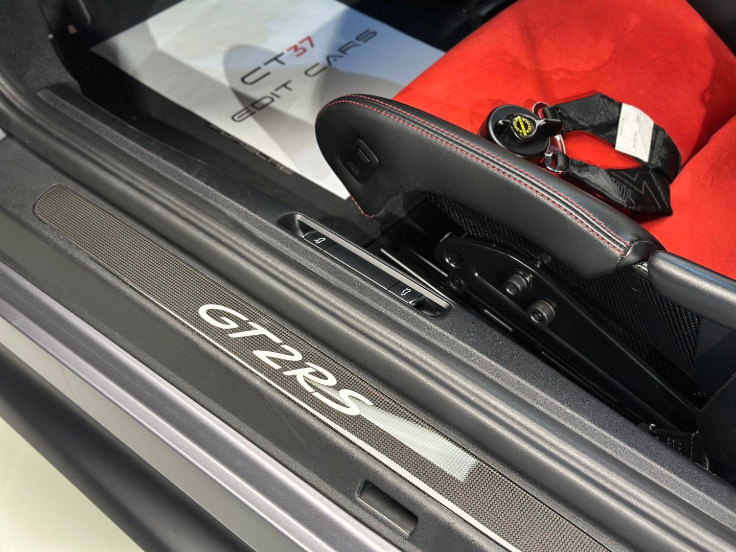 Porsche 911 GT2 RS Weissach