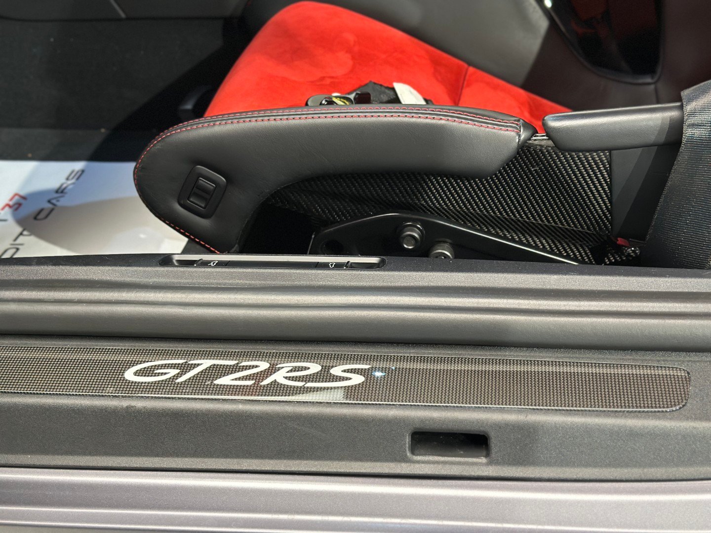 Porsche 911 GT2 RS Weissach