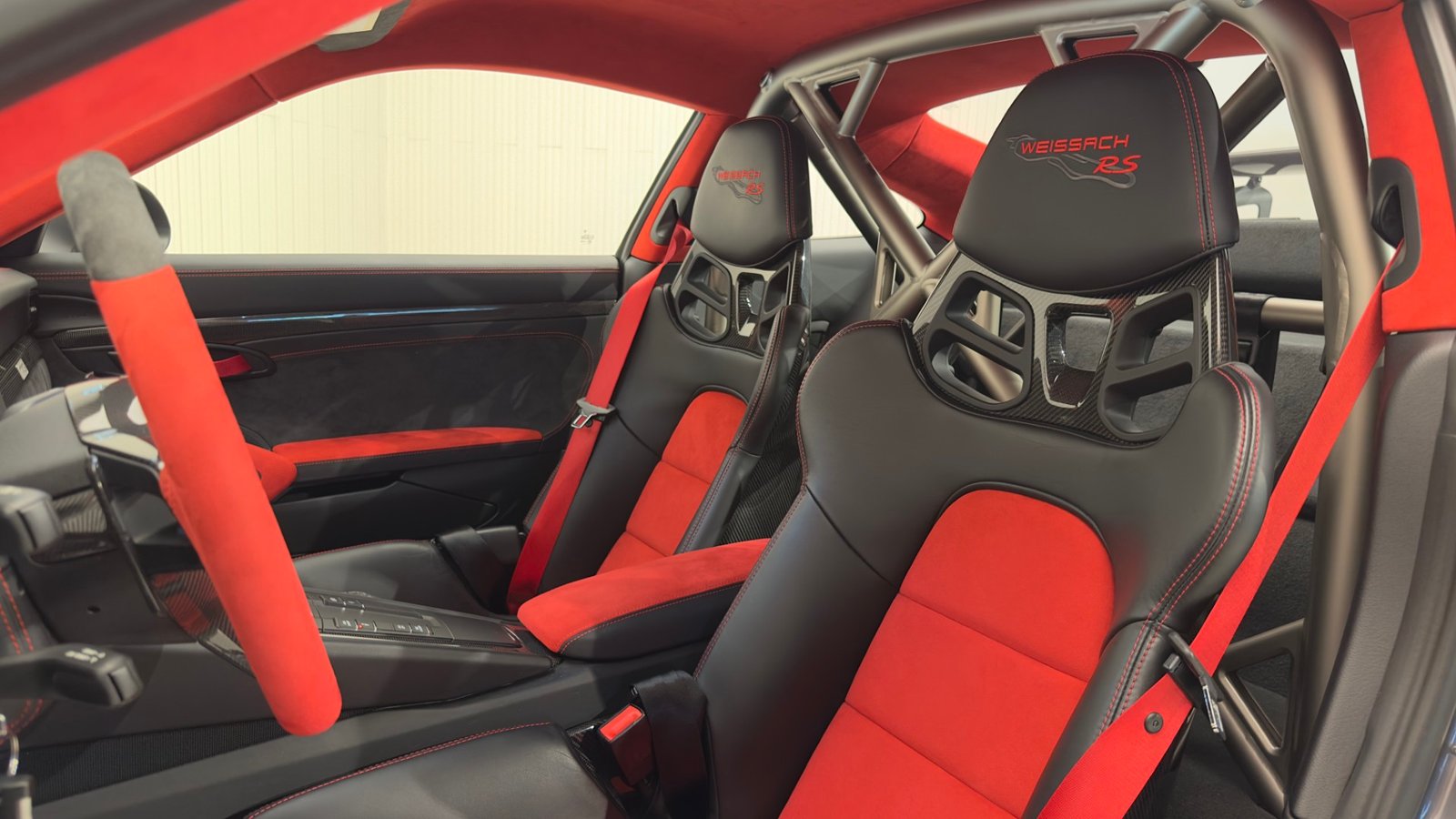 Porsche 911 GT2 RS Weissach