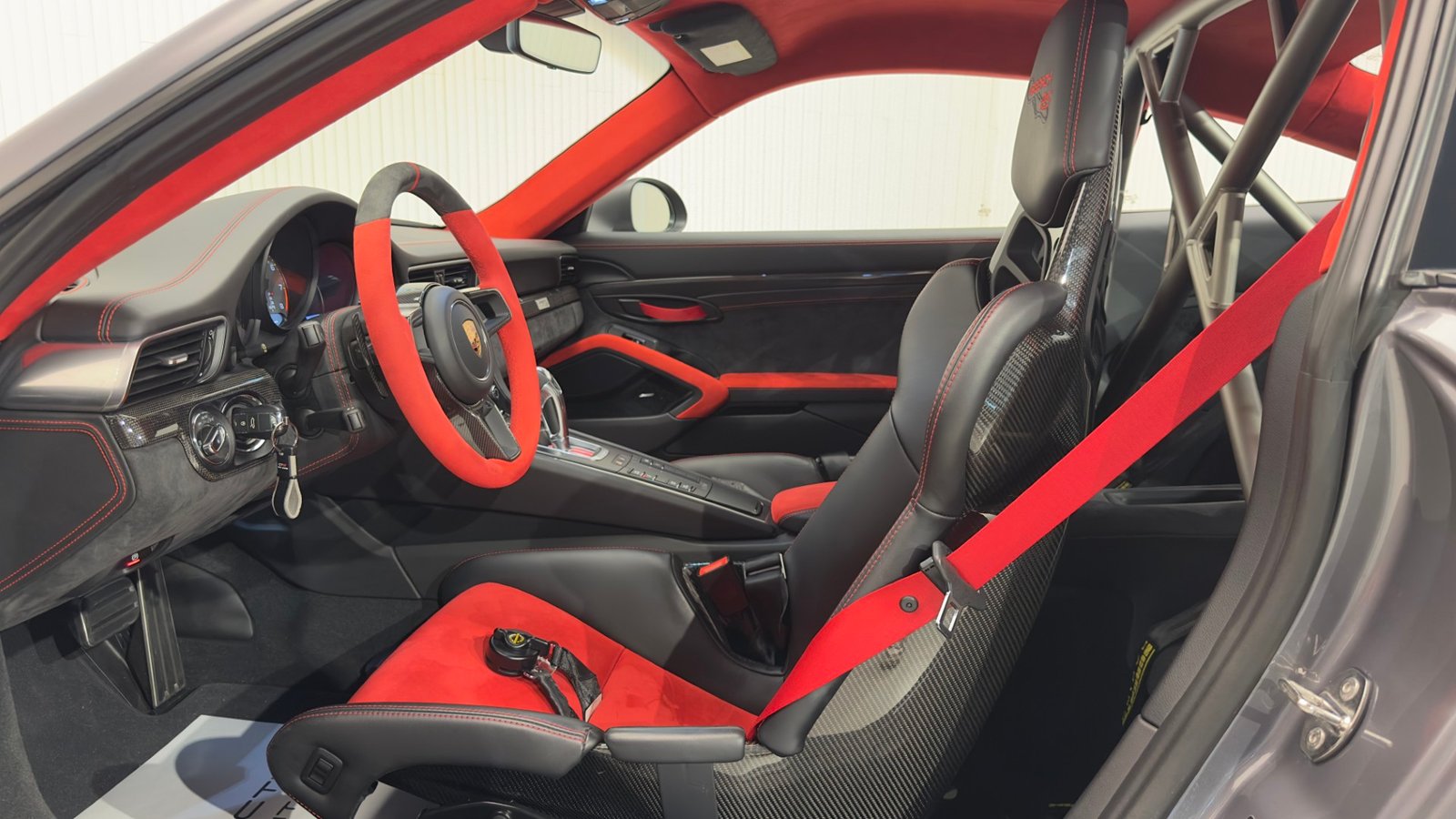 Porsche 911 GT2 RS Weissach