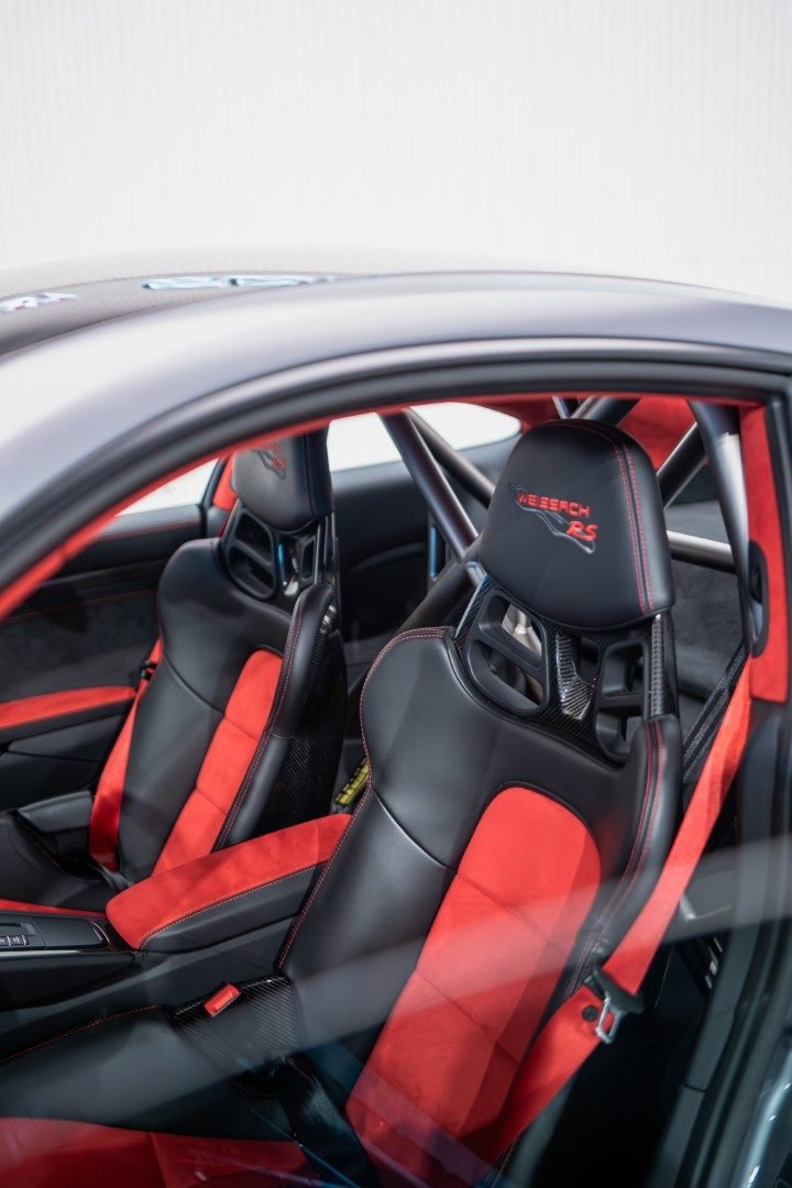 Porsche 911 GT2 RS Weissach