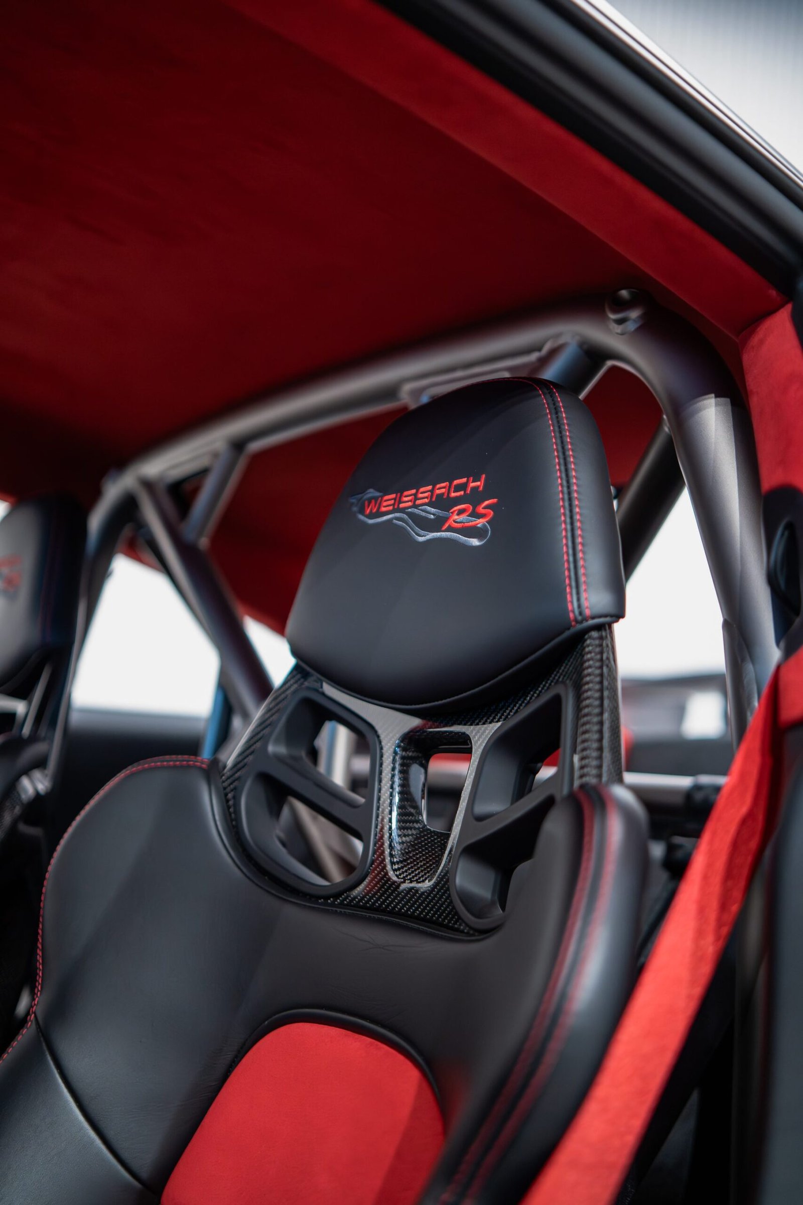 Porsche 911 GT2 RS Weissach