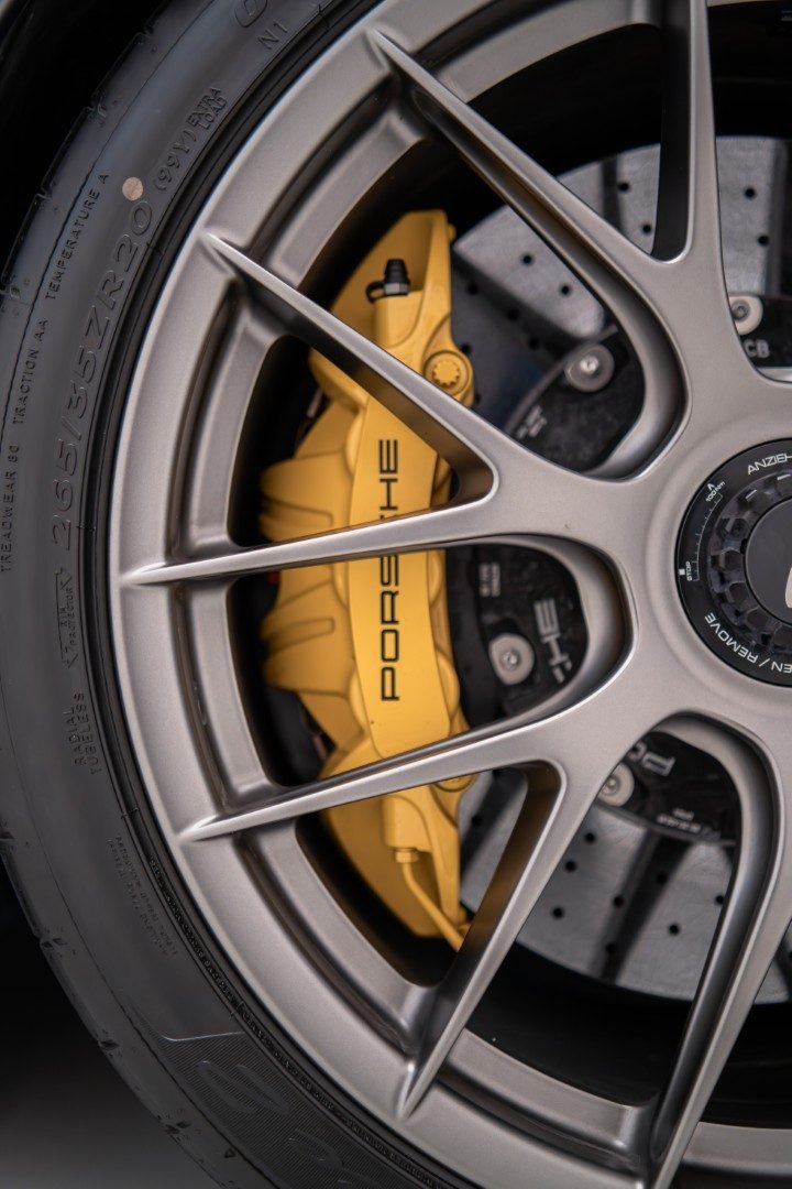 Porsche 911 GT2 RS Weissach